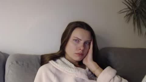 Snapshot of infinitiq45 chatting on 12-28-24, 10:34 Sweet girl online show from 12-28-24, 10:34