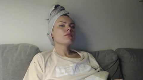 Snapshot of infinitiq45 chatting on 02-12-25, 10:26 Sweet girl online show from 02-12-25, 10:26