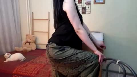 Mia online show from 03-12-26, 03:51