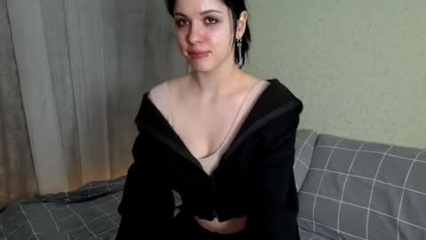 Mia online show from 04-02-26, 01:42