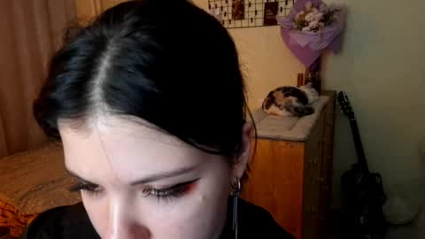 Mia online show from 04-21-26, 02:34