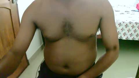 Snapshot of ingloriousuncut chatting on 02-27-25, 08:06 Inglorious Hairy Uncut online show from 02-27-25, 08:06