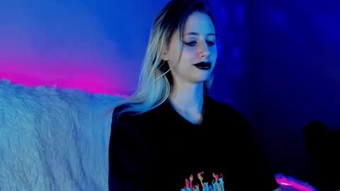 Snapshot of inner_light___ chatting on 12-08-24, 06:06 Venera online show from 12-08-24, 06:06