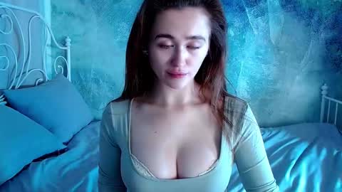 Lina online show from 12-15-25, 01:21