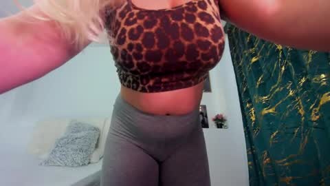 Snapshot of innocent_angell chatting on 04-22-26, 10:55 Eva online show from 04-22-26, 10:55