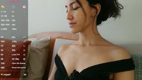 Laroa online show from 11-21-25, 07:01