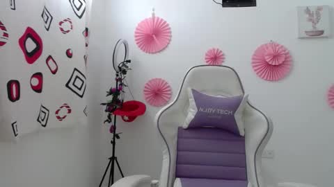 Snapshot of inocentheaven chatting on 12-17-25, 01:06 Celeste online show from 12-17-25, 01:06