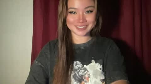 Snapshot of into_the_nightxxx chatting on 06-14-26, 02:35 KATH online show from 06-14-26, 02:35