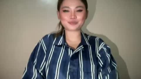 Snapshot of into_the_nightxxx chatting on 06-15-26, 05:53 KATH online show from 06-15-26, 05:53