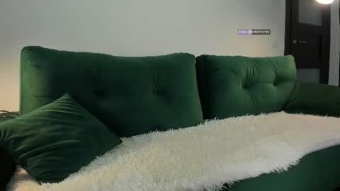 Snapshot of intrigueeme chatting on 07-05-26, 10:55 Yuli online show from 07-05-26, 10:55