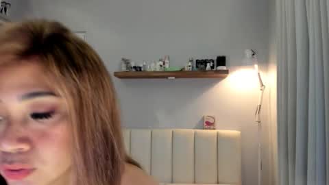 Mina Han online show from 12-14-25, 03:17