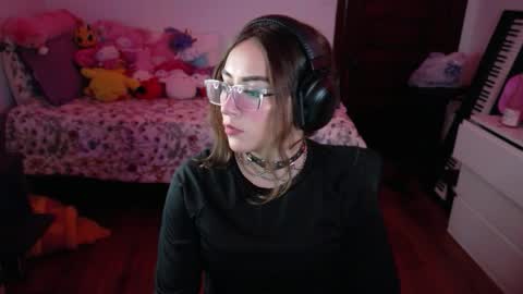 Snapshot of invisibledollx chatting on 06-05-26, 03:35 invisibledollx online show from 06-05-26, 03:35