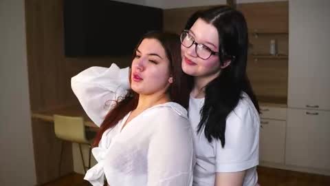 Alex glasses  Emily online show from 12-18-25, 05:19