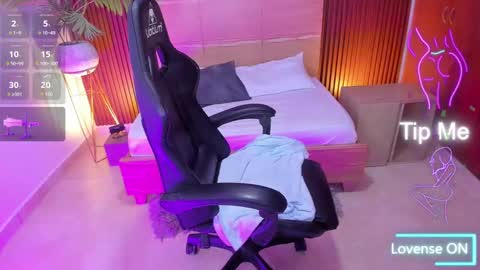 Snapshot of irantzu_hank chatting on 02-10-25, 10:30 Irantzu online show from 02-10-25, 10:30