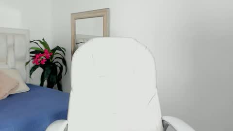 Snapshot of iris8_ chatting on 11-10-25, 12:48 iris8_ online show from 11-10-25, 12:48