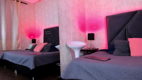 Queen Iris online show from 12-19-24, 02:02