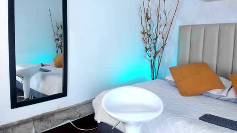 Queen Iris online show from 11-28-25, 10:45