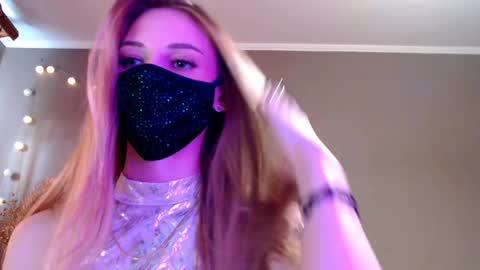 Snapshot of iris_lave chatting on 05-03-26, 04:02 Lily online show from 05-03-26, 04:02