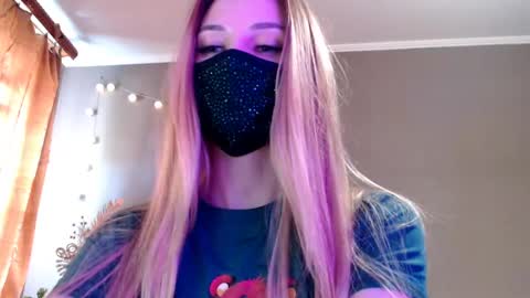 Snapshot of iris_lave chatting on 05-04-26, 02:24 Lily online show from 05-04-26, 02:24