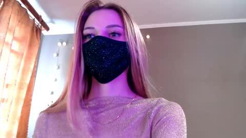 Snapshot of iris_lave chatting on 05-08-26, 01:27 Lily online show from 05-08-26, 01:27