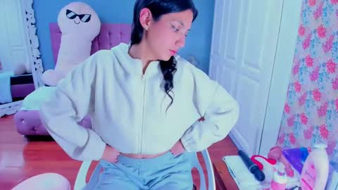 Snapshot of iris_stone_ chatting on 01-17-25, 07:49 Iris online show from 01-17-25, 07:49