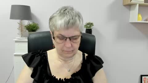 I R I S online show from 05-18-26, 06:08