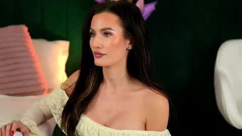 Snapshot of irisnightshade chatting on 11-05-25, 10:32 Maria online show from 11-05-25, 10:32