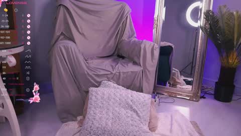 Snapshot of irisreynolds chatting on 12-15-24, 08:52 Maria online show from 12-15-24, 08:52