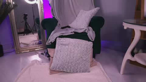 Snapshot of irisreynolds chatting on 12-22-24, 09:20 Maria online show from 12-22-24, 09:20