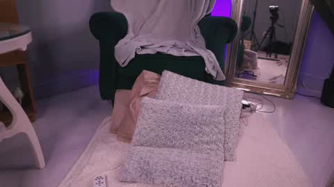 Snapshot of irisreynolds chatting on 12-23-24, 03:29 Maria online show from 12-23-24, 03:29