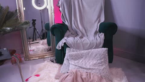 Snapshot of irisreynolds chatting on 12-30-24, 03:25 Maria online show from 12-30-24, 03:25