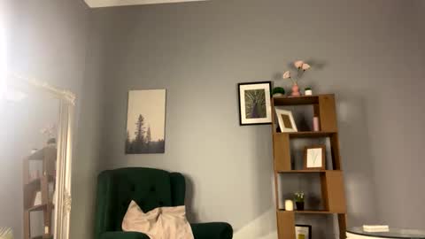 Snapshot of irisreynolds chatting on 01-25-25, 12:06 Maria online show from 01-25-25, 12:06