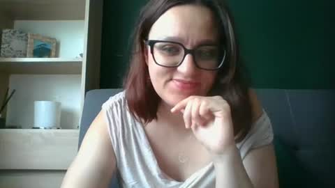 Snapshot of irresistibleparis chatting on 06-18-26, 05:30 Paris online show from 06-18-26, 05:30