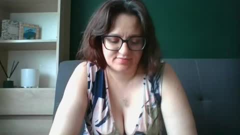 Snapshot of irresistibleparis chatting on 07-07-26, 07:23 Paris online show from 07-07-26, 07:23