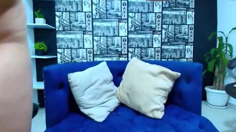 Isa and Natasha online show from 10-21-25, 01:45