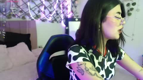 Snapshot of isa_bunny18 chatting on 10-24-25, 03:14 isabela online show from 10-24-25, 03:14