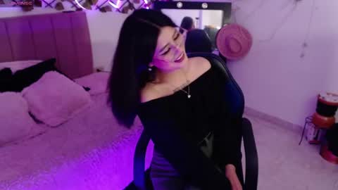 Snapshot of isa_bunny18 chatting on 10-30-25, 04:36 isabela online show from 10-30-25, 04:36