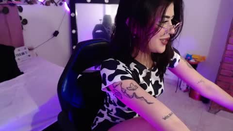 Snapshot of isa_bunny18 chatting on 11-08-25, 01:06 isabela online show from 11-08-25, 01:06