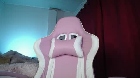 Snapshot of isa_emeralds chatting on 09-12-25, 10:37 Isabella online show from 09-12-25, 10:37