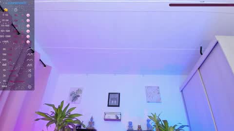 Snapshot of isa_greey chatting on 03-08-25, 10:56 isabella online show from 03-08-25, 10:56