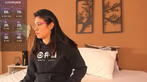 Snapshot of isa_jonness_ chatting on 02-25-25, 12:24 oIssaJonneso online show from 02-25-25, 12:24