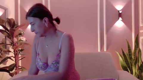 Isabella online show from 02-25-26, 12:15