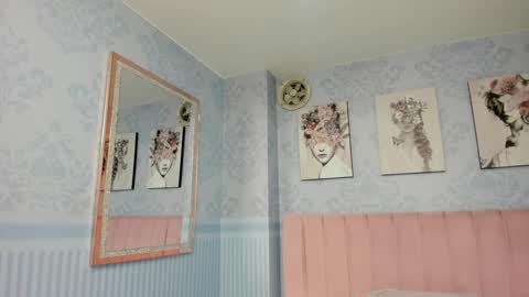 Snapshot of isa_little4u chatting on 01-09-25, 07:18 online show from 01-09-25, 07:18