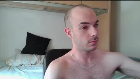 Snapshot of isaac99c chatting on 07-07-26, 11:47 Isaac99c online show from 07-07-26, 11:47