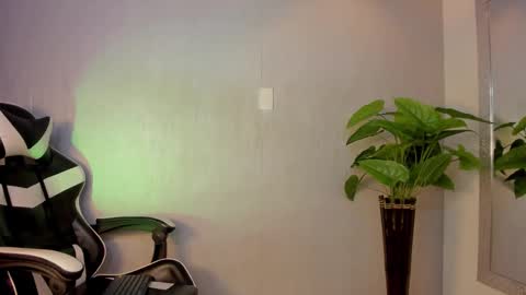 Isaac  online show from 12-04-25, 09:45