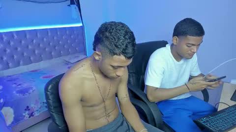 Snapshot of isaac_master77 chatting on 11-18-25, 03:23 isaac_master77 online show from 11-18-25, 03:23