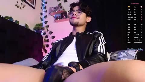 Snapshot of isaac_saenz chatting on 02-18-25, 10:25 Isaac Saenz. online show from 02-18-25, 10:25