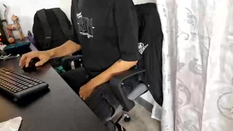 Isaac online show from 09-30-25, 01:54