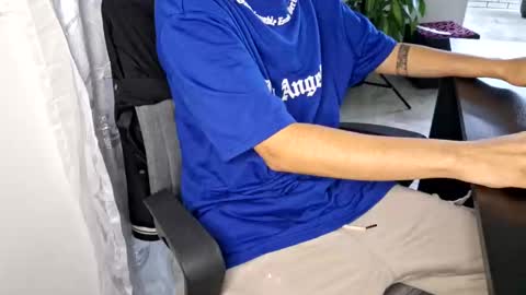 Snapshot of isaac_winter_ chatting on 10-03-25, 03:14 Isaac online show from 10-03-25, 03:14