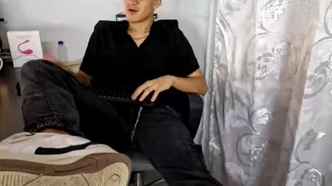 Snapshot of isaac_winter_ chatting on 10-15-25, 04:45 Isaac online show from 10-15-25, 04:45